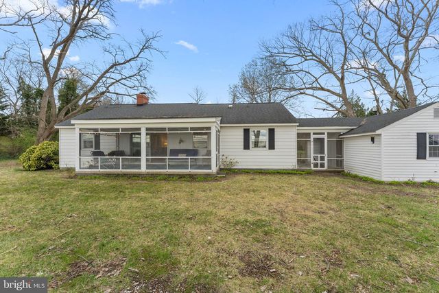 375 HICKORY POINT DR, Montross, VA 22520