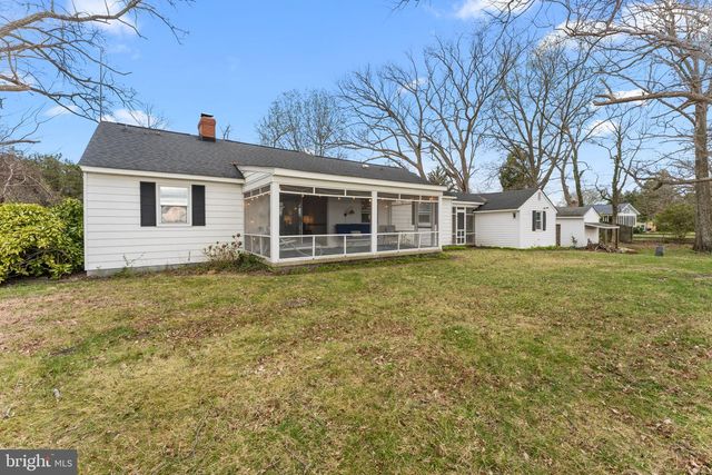 375 HICKORY POINT DR, Montross, VA 22520