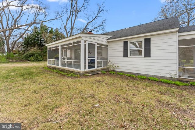 375 HICKORY POINT DR, Montross, VA 22520