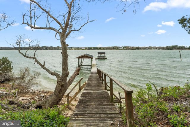 375 HICKORY POINT DR, Montross, VA 22520