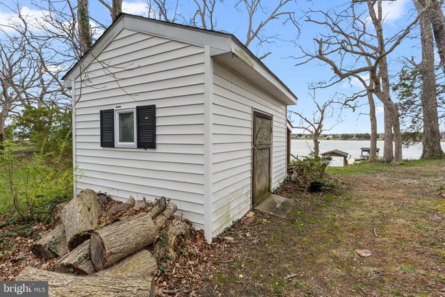 375 HICKORY POINT DR, Montross, VA 22520