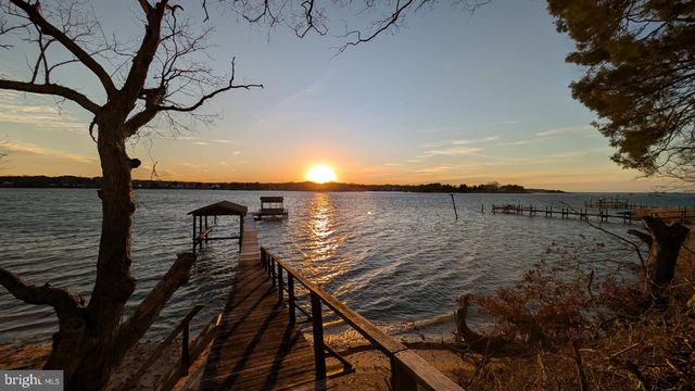 375 HICKORY POINT DR, Montross, VA 22520