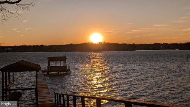 375 HICKORY POINT DR, Montross, VA 22520