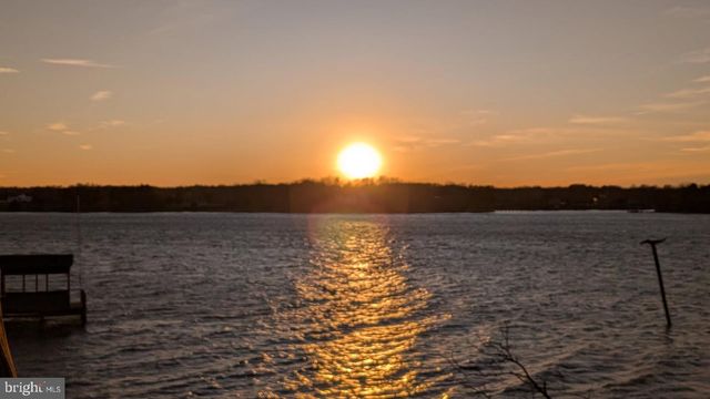 375 HICKORY POINT DR, Montross, VA 22520