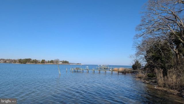 375 HICKORY POINT DR, Montross, VA 22520