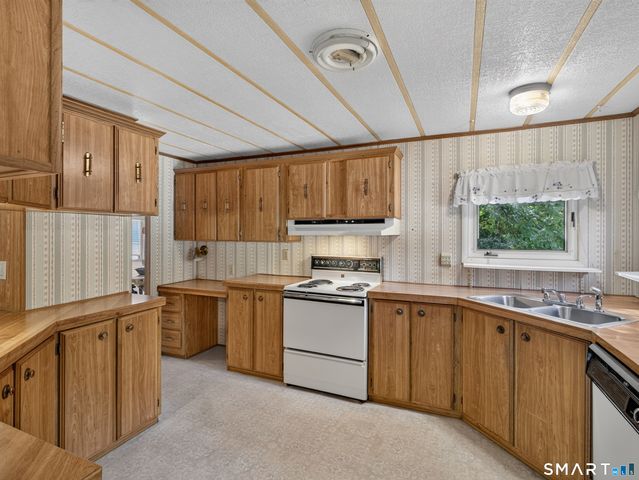 60 Colchester Commons, Colchester, CT 06415