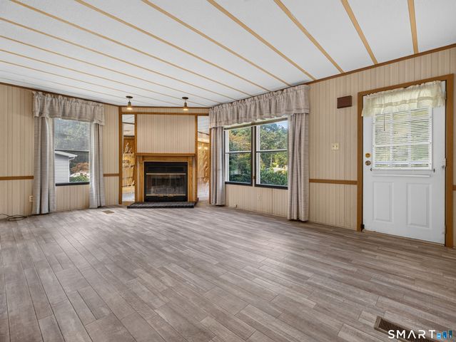 60 Colchester Commons, Colchester, CT 06415