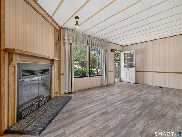 60 Colchester Commons, Colchester, CT 06415