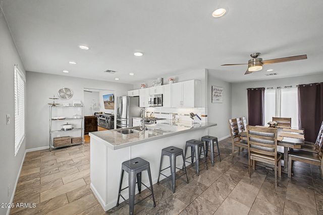 9018 W GLENROSA Avenue, Phoenix, AZ 85037