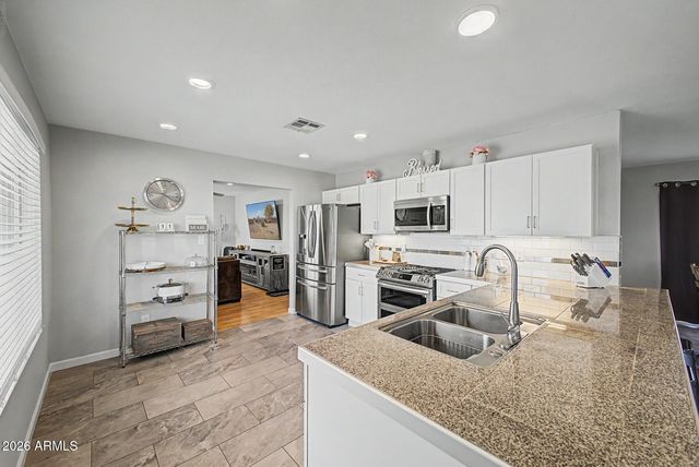9018 W GLENROSA Avenue, Phoenix, AZ 85037