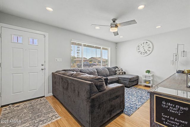 9018 W GLENROSA Avenue, Phoenix, AZ 85037
