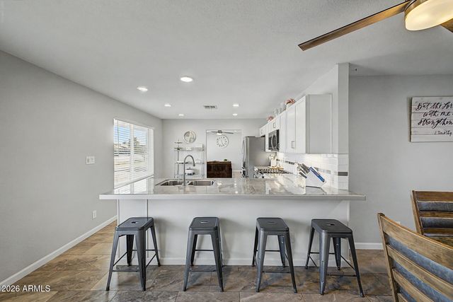 9018 W GLENROSA Avenue, Phoenix, AZ 85037