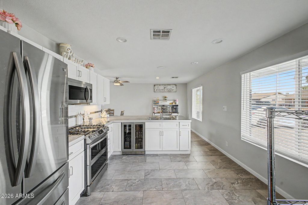 Image 14 of property listing at 9018 W GLENROSA Avenue, Phoenix, AZ 85037