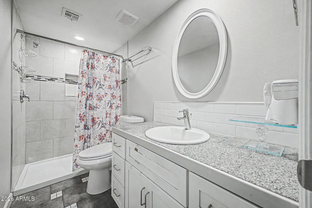 Image 18 of property listing at 9018 W GLENROSA Avenue, Phoenix, AZ 85037