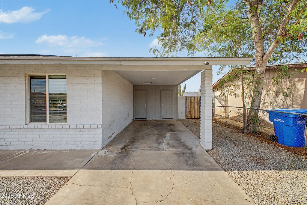 Image 26 of property listing at 9018 W GLENROSA Avenue, Phoenix, AZ 85037