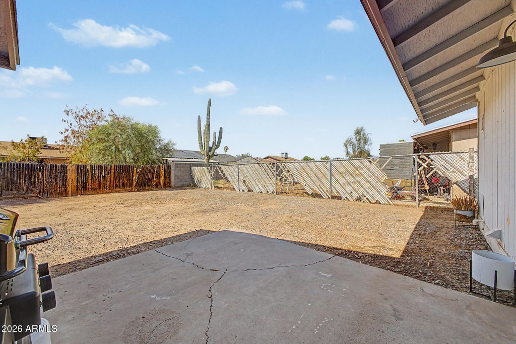 Image 27 of property listing at 9018 W GLENROSA Avenue, Phoenix, AZ 85037