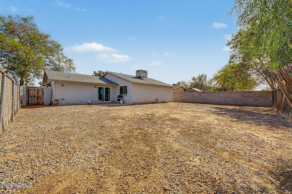 Image 30 of property listing at 9018 W GLENROSA Avenue, Phoenix, AZ 85037