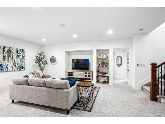 9772 Mirabella Pt, Lone Tree, CO 80124