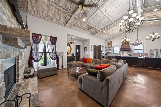 2193 STATE HIGHWAY 97 W, Floresville, TX 78114