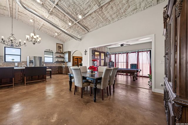 2193 STATE HIGHWAY 97 W, Floresville, TX 78114