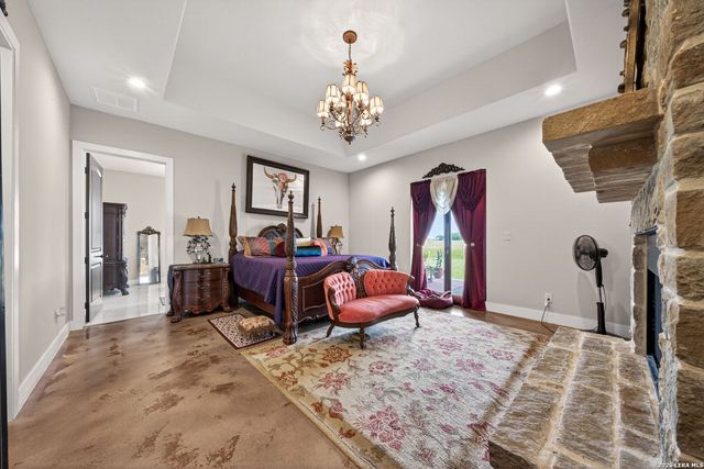 2193 STATE HIGHWAY 97 W, Floresville, TX 78114