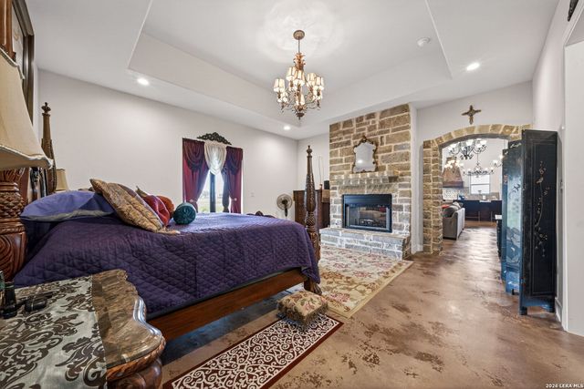 2193 STATE HIGHWAY 97 W, Floresville, TX 78114