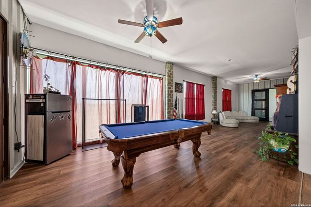 2193 STATE HIGHWAY 97 W, Floresville, TX 78114