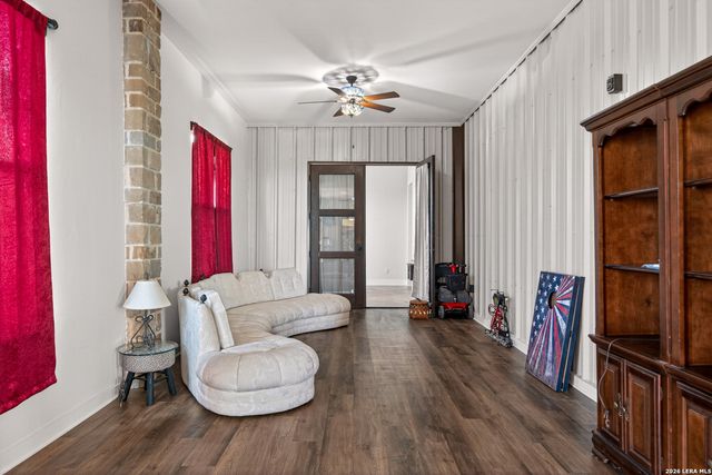2193 STATE HIGHWAY 97 W, Floresville, TX 78114