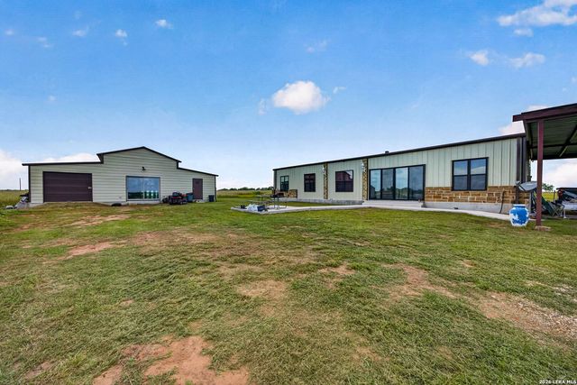 2193 STATE HIGHWAY 97 W, Floresville, TX 78114