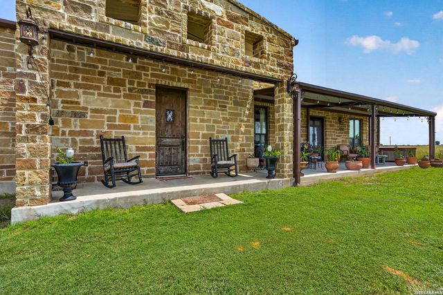 2193 STATE HIGHWAY 97 W, Floresville, TX 78114