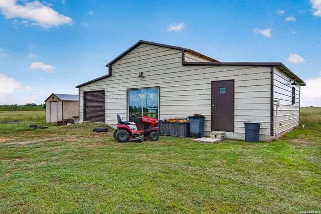 2193 STATE HIGHWAY 97 W, Floresville, TX 78114