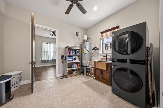 2193 STATE HIGHWAY 97 W, Floresville, TX 78114