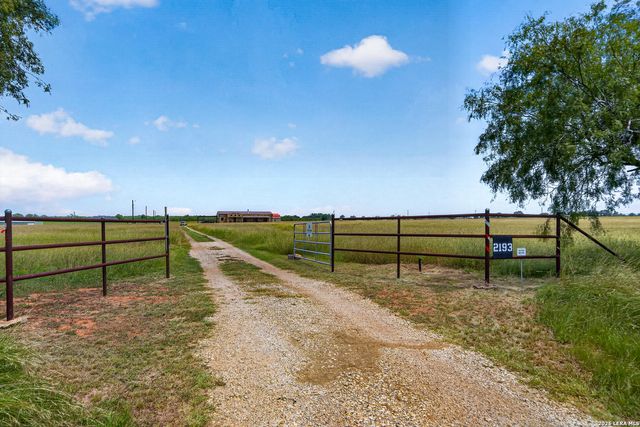 2193 STATE HIGHWAY 97 W, Floresville, TX 78114