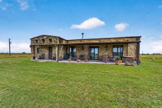 2193 STATE HIGHWAY 97 W, Floresville, TX 78114