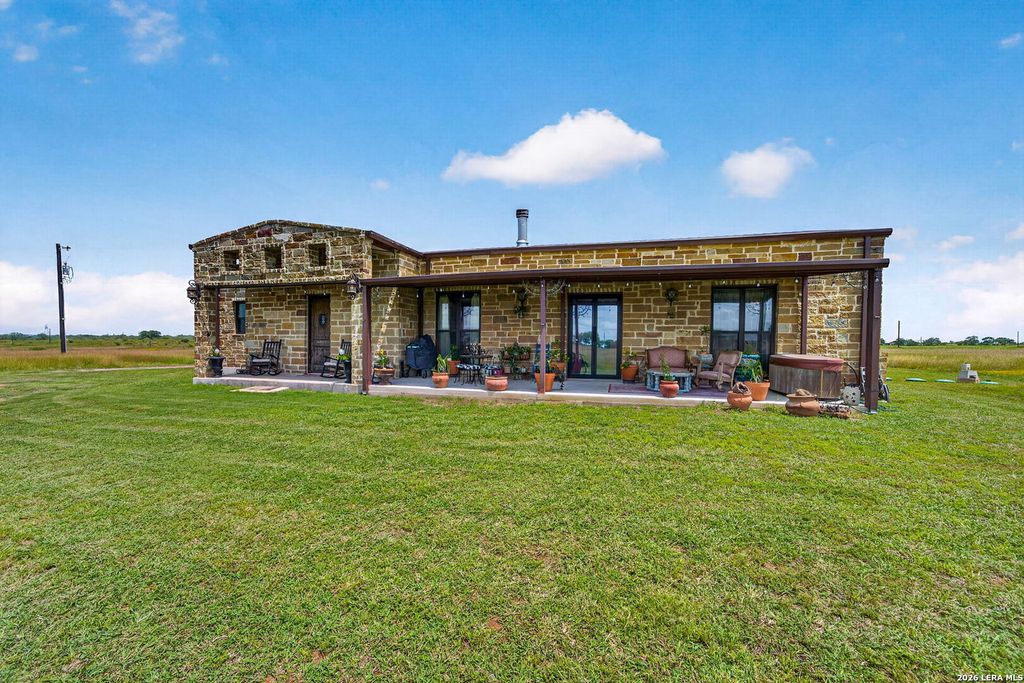 2193 STATE HIGHWAY 97 W, Floresville, TX 78114