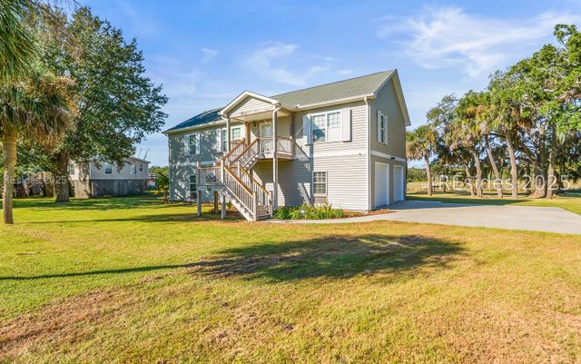 26 View Point Cir, St Helena Island, SC 29920