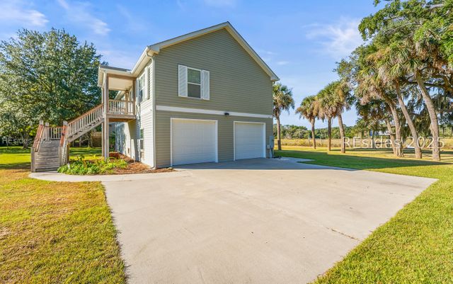 26 View Point Cir, St Helena Island, SC 29920