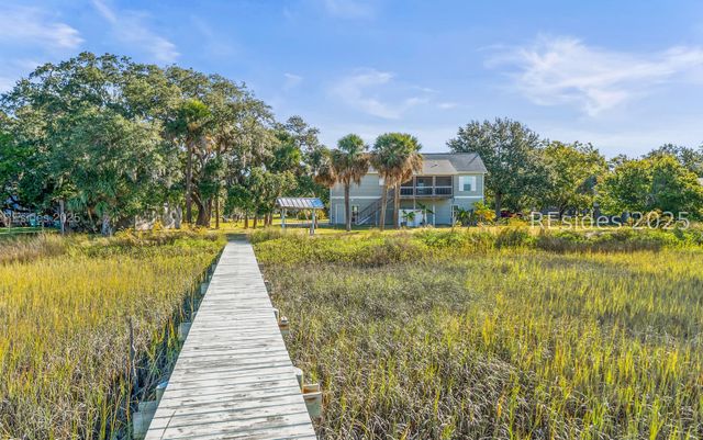 26 View Point Cir, St Helena Island, SC 29920