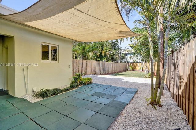 1427-1429 NE 17th Ct, Fort Lauderdale, FL 33305