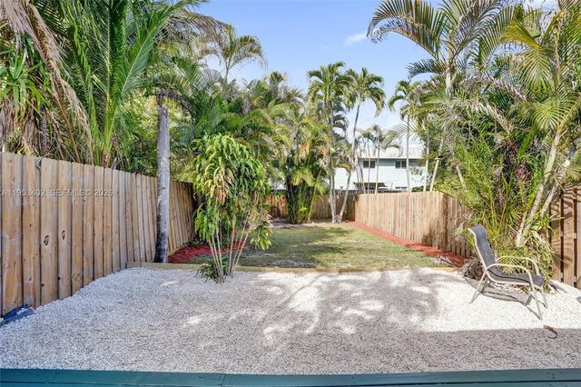 1427-1429 NE 17th Ct, Fort Lauderdale, FL 33305