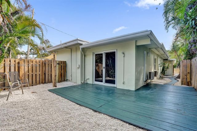 1427-1429 NE 17th Ct, Fort Lauderdale, FL 33305