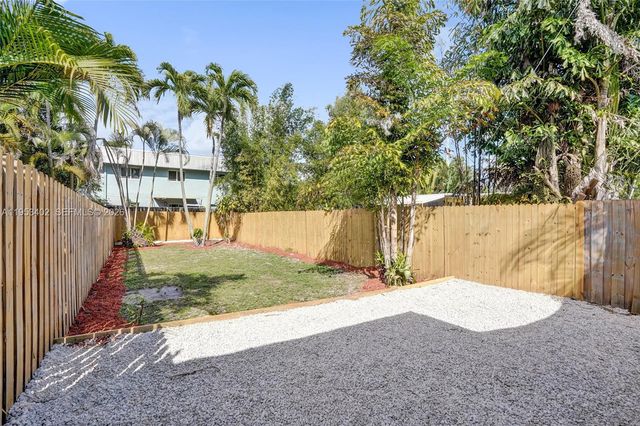 1427-1429 NE 17th Ct, Fort Lauderdale, FL 33305