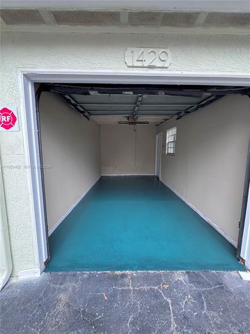 1427-1429 NE 17th Ct, Fort Lauderdale, FL 33305