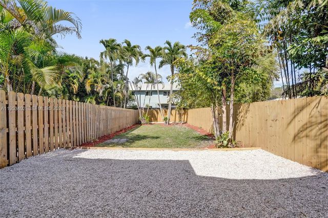 1427-1429 NE 17th Ct, Fort Lauderdale, FL 33305