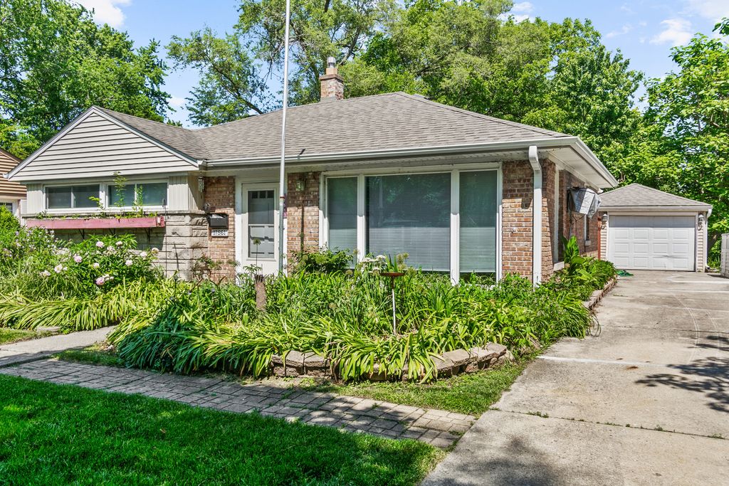 17561 Hillside Avenue, Homewood, IL 60430