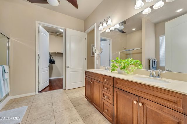 14006 Sandstone Peak Drive, Bakersfield, CA 93306