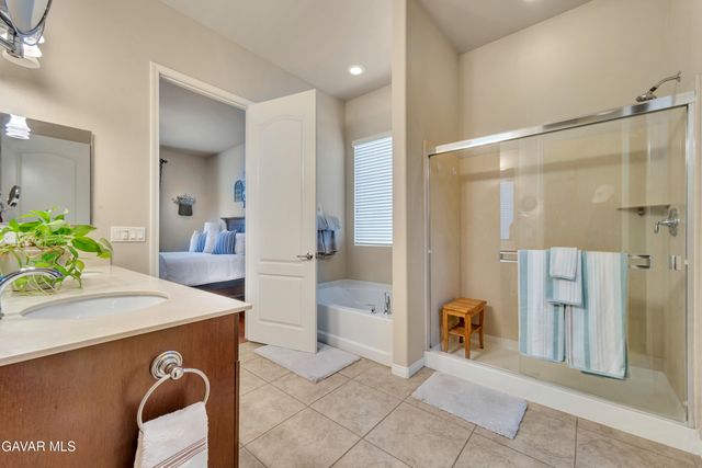 14006 Sandstone Peak Drive, Bakersfield, CA 93306