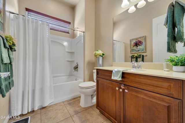 14006 Sandstone Peak Drive, Bakersfield, CA 93306