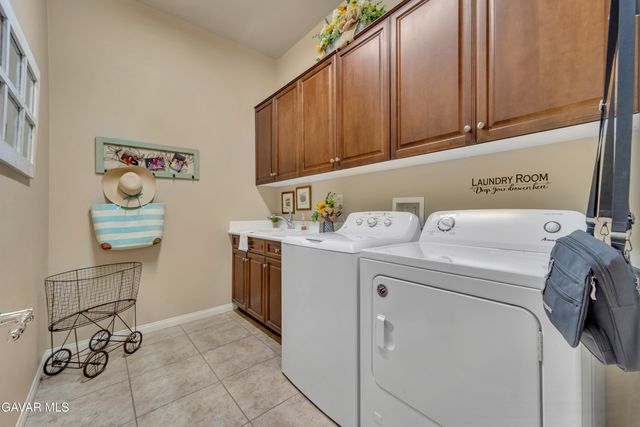 14006 Sandstone Peak Drive, Bakersfield, CA 93306