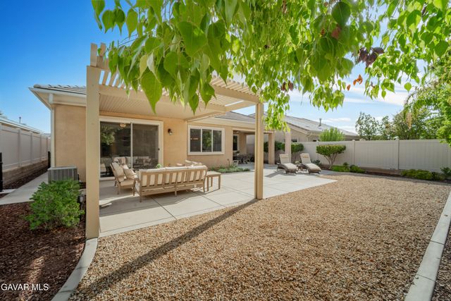 14006 Sandstone Peak Drive, Bakersfield, CA 93306